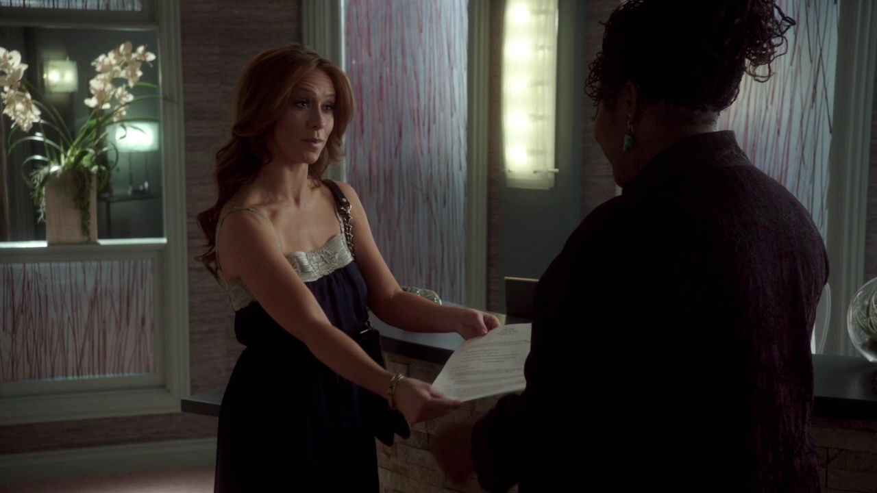 2012-TheClientList-S01E01-0190.jpg