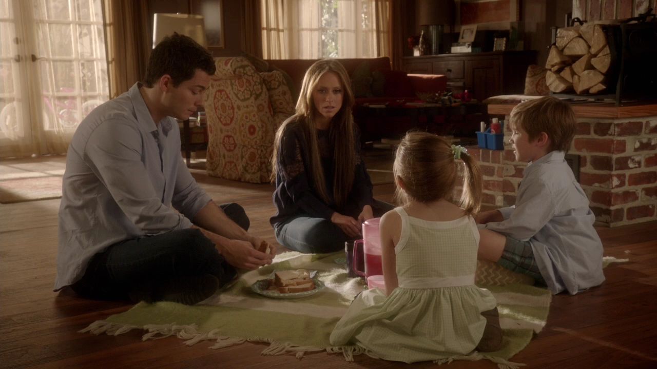 2012-TheClientList-S01E10-466.jpg