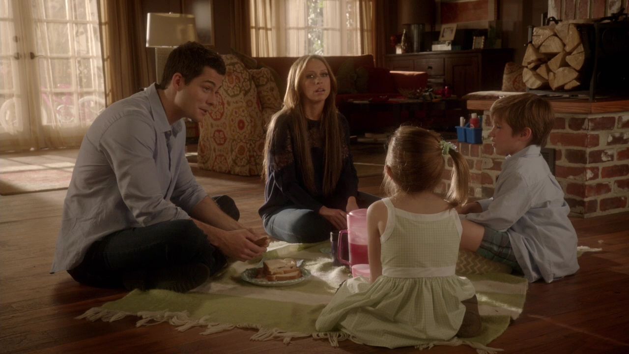 2012-TheClientList-S01E10-468.jpg