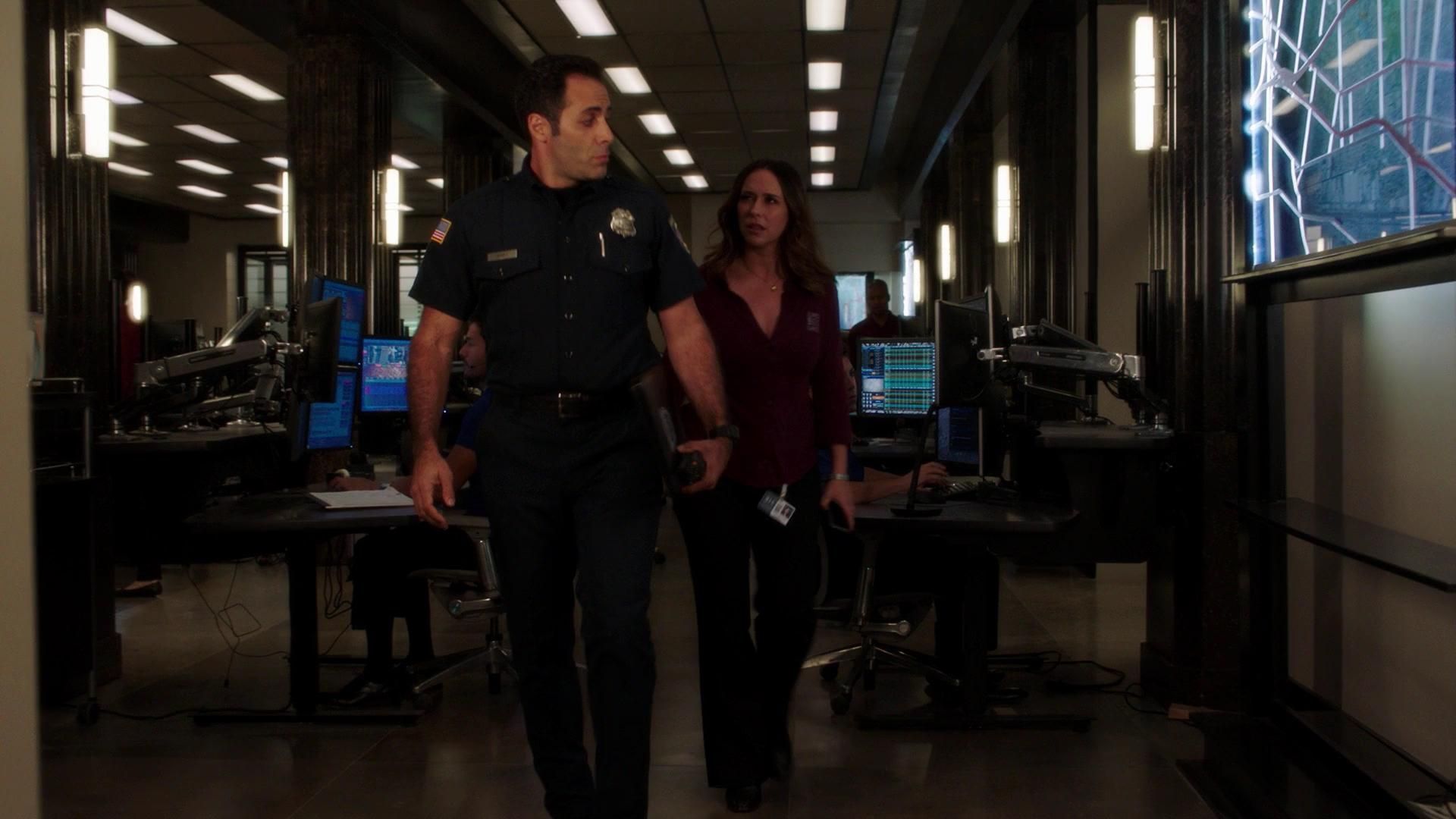 9-1-1-S02E03-124.jpg