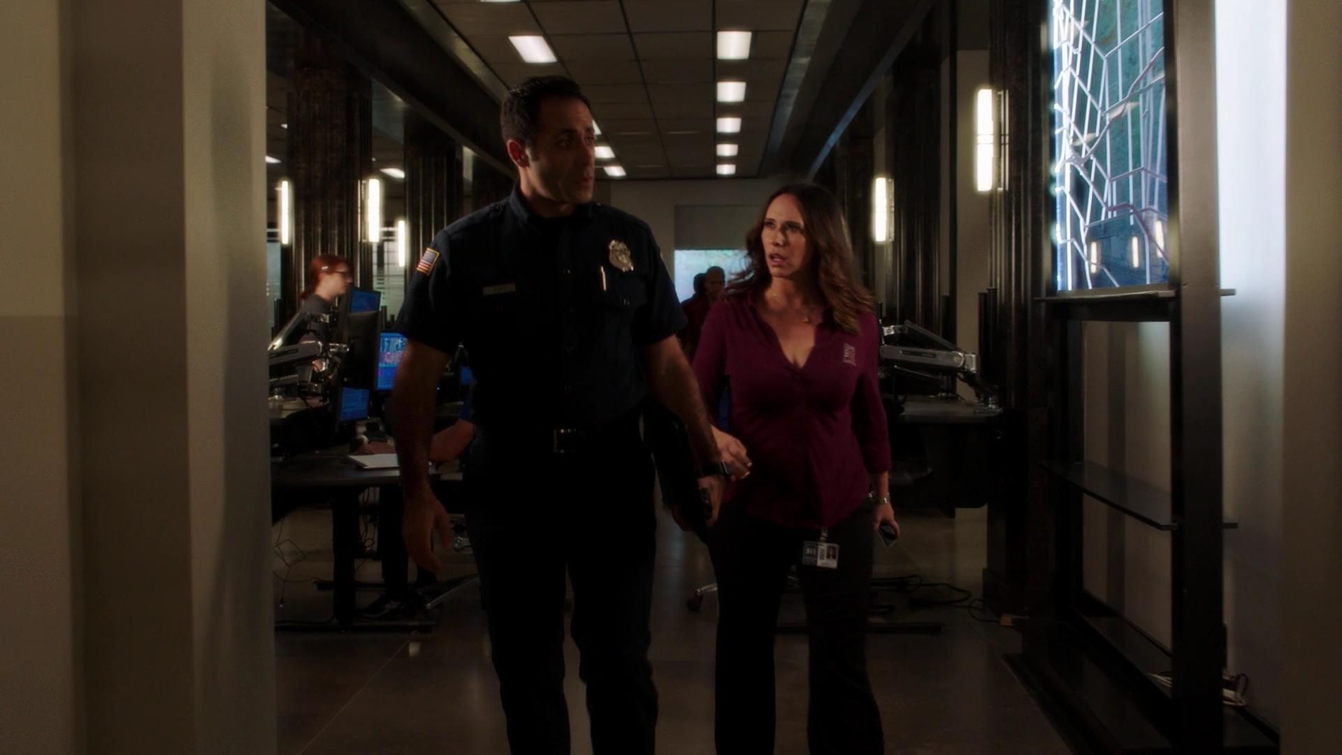 9-1-1-S02E03-125.jpg