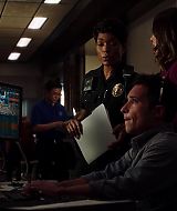 9-1-1-S02E07-039.jpg