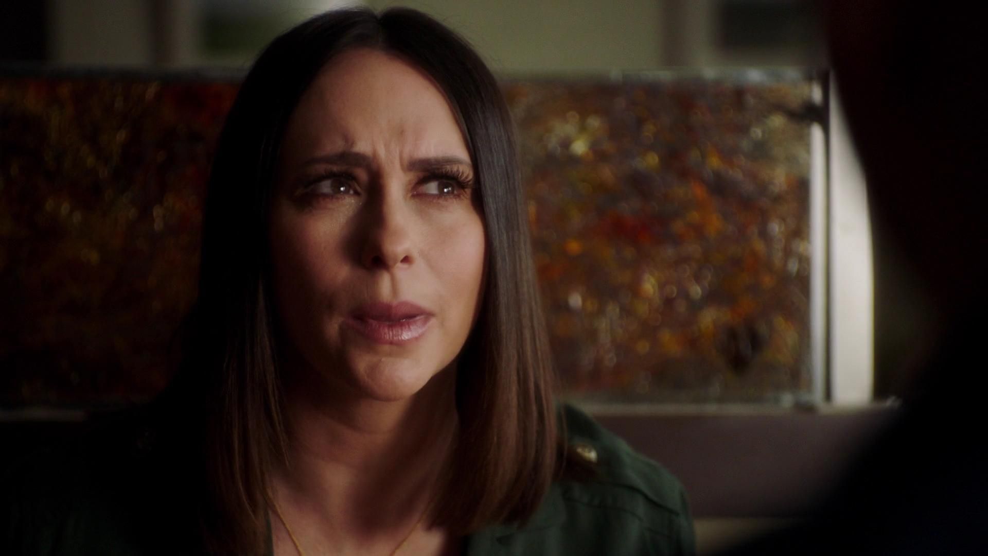 9-1-1-S02E14-031.jpg