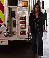 9-1-1-S02E18-076.jpg