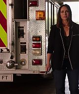 9-1-1-S02E18-078.jpg