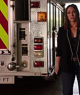 9-1-1-S02E18-079.jpg