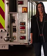 9-1-1-S02E18-080.jpg