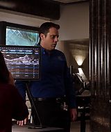 9-1-1-S03E14-036.jpg