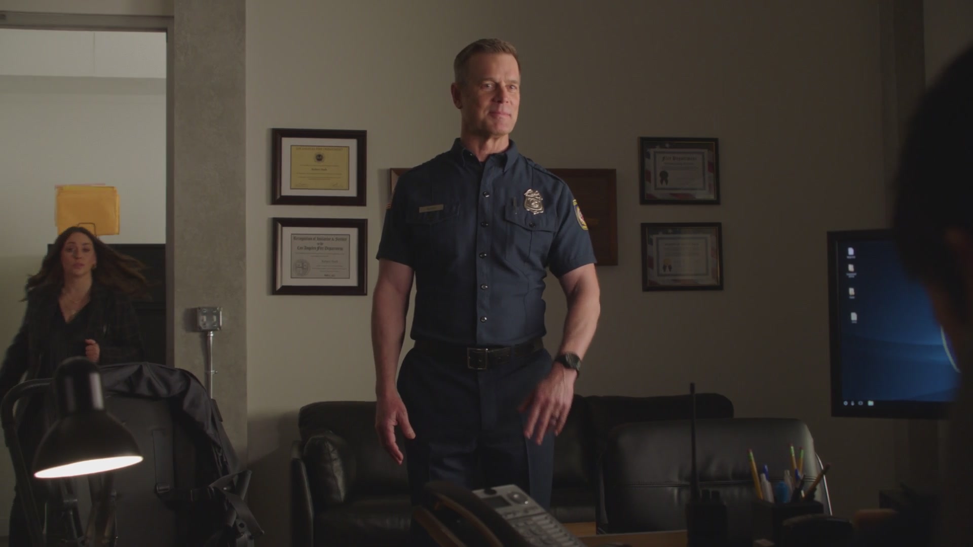 9-1-1-S06E16-001.jpg