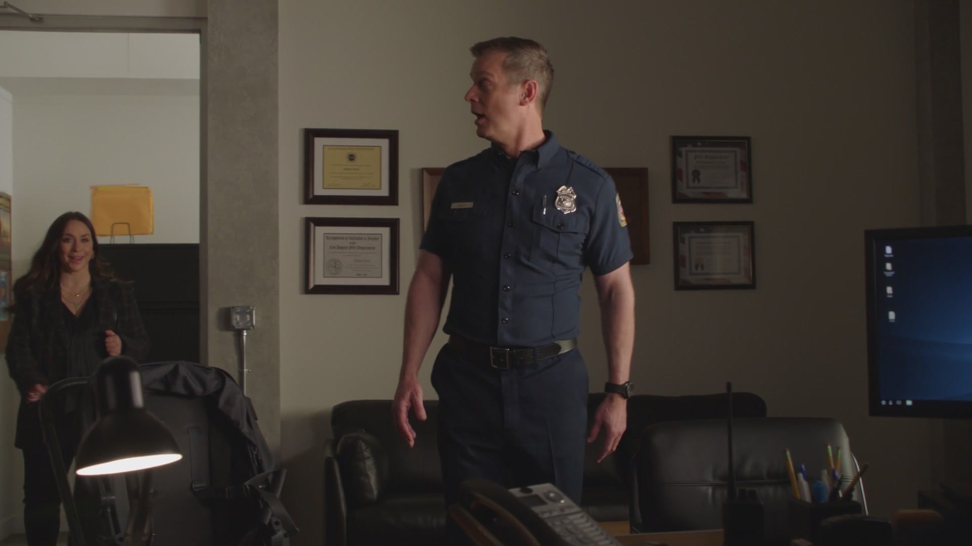 9-1-1-S06E16-002.jpg