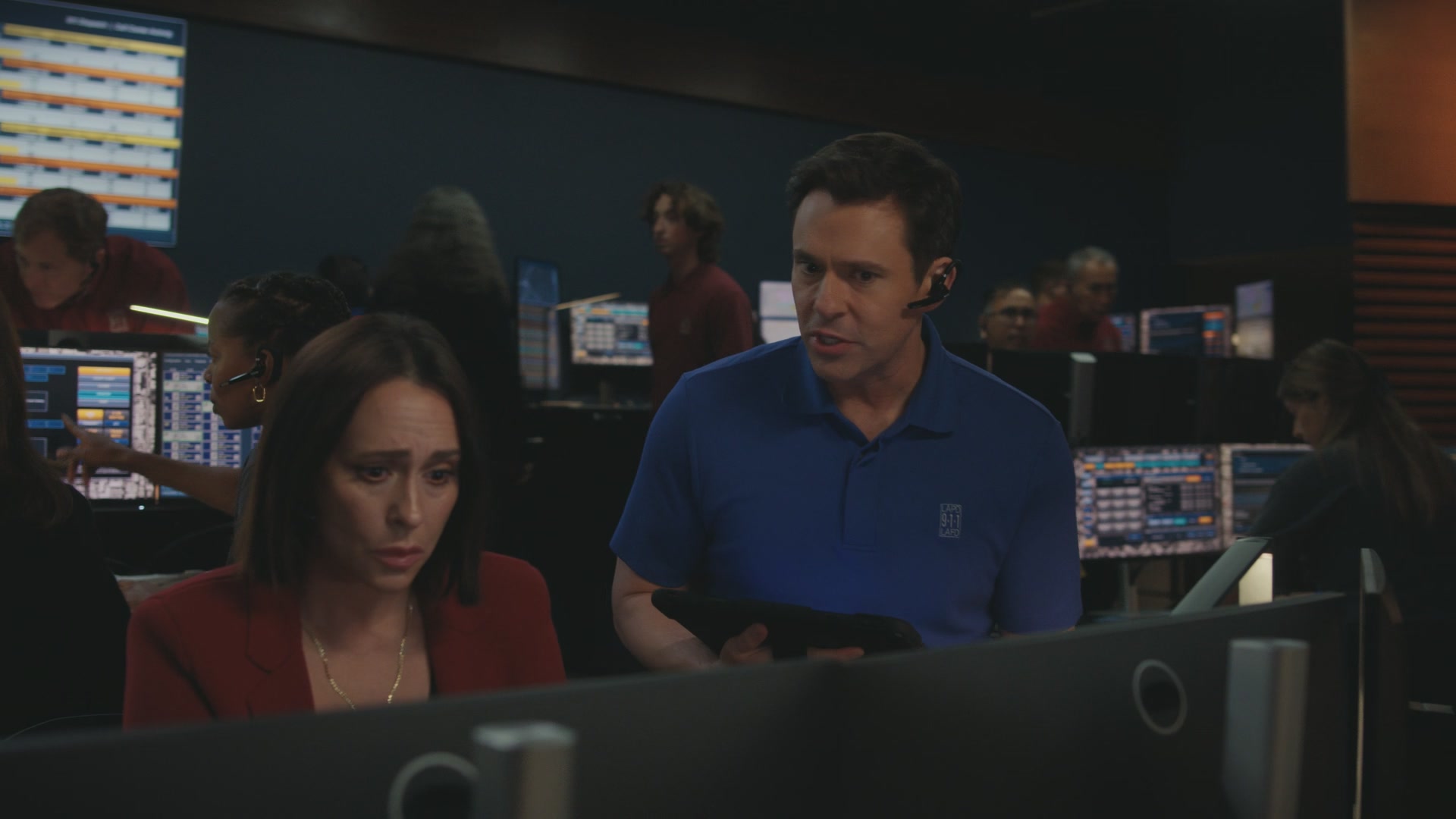 9-1-1-S08E03-090.jpg