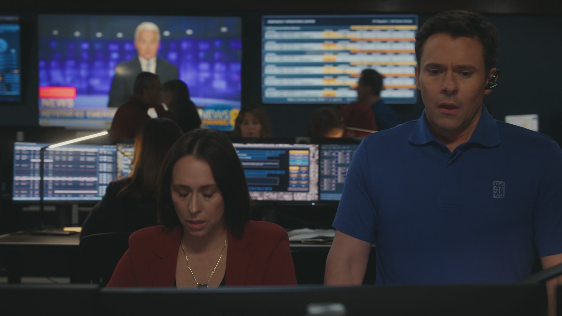 9-1-1-S08E03-107.jpg