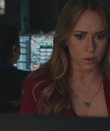 9-1-1-S08E14-072.jpg