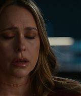 9-1-1-S08E15-002.jpg