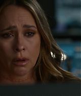 9-1-1-S08E15-008.jpg