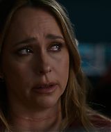 9-1-1-S08E15-025.jpg