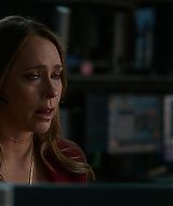 9-1-1-S08E15-033.jpg