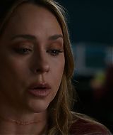 9-1-1-S08E15-038.jpg