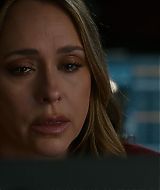 9-1-1-S08E15-042.jpg