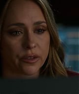 9-1-1-S08E15-043.jpg