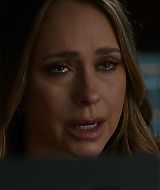 9-1-1-S08E15-045.jpg