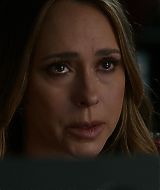 9-1-1-S08E15-046.jpg