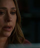 9-1-1-S08E15-051.jpg