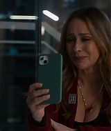 9-1-1-S08E15-076.jpg