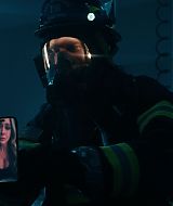 9-1-1-S08E15-087.jpg