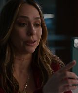 9-1-1-S08E15-095.jpg