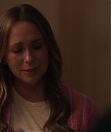 9-1-1-S08E16-093.jpg