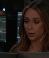 9-1-1-S08E17-006.jpg