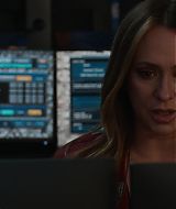 9-1-1-S08E17-010.jpg