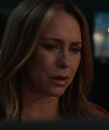 9-1-1-S08E17-014.jpg