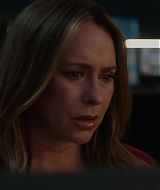 9-1-1-S08E17-015.jpg