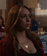 9-1-1-S08E17-016.jpg