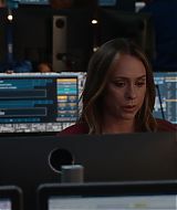 9-1-1-S08E17-030.jpg