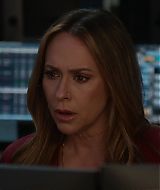 9-1-1-S08E17-039.jpg
