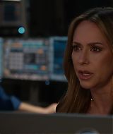 9-1-1-S08E17-041.jpg