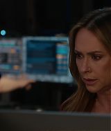 9-1-1-S08E17-042.jpg