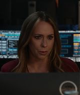 9-1-1-S08E17-043.jpg