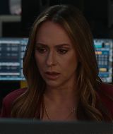 9-1-1-S08E17-046.jpg