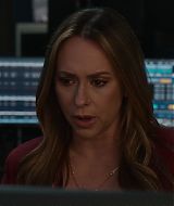 9-1-1-S08E17-047.jpg