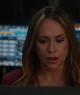 9-1-1-S08E17-054.jpg