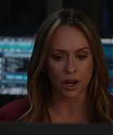 9-1-1-S08E17-055.jpg