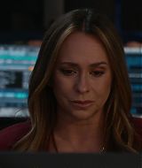 9-1-1-S08E17-057.jpg