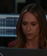 9-1-1-S08E17-059.jpg