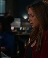 9-1-1-S08E17-062.jpg
