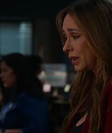 9-1-1-S08E17-072.jpg
