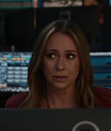 9-1-1-S08E17-073.jpg